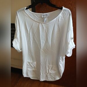 JOSEPH RIBKOFF white roll tab sleeve back button t shirt